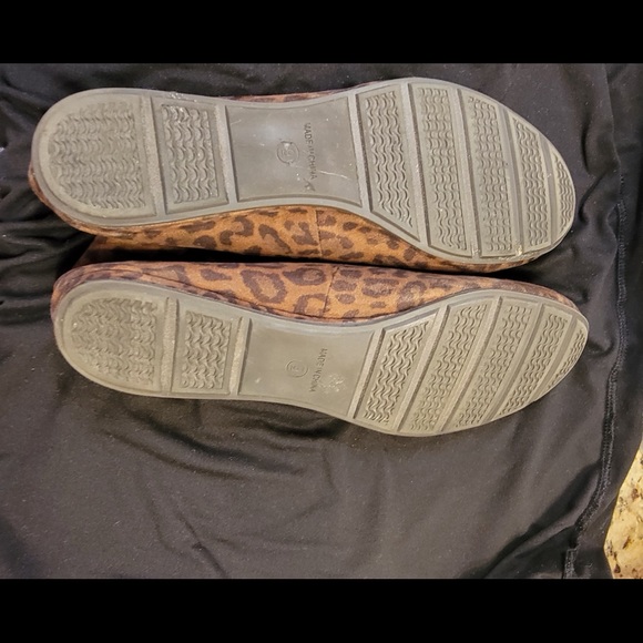 Leopard Print Flat Shoes - Picture 8 of 9
